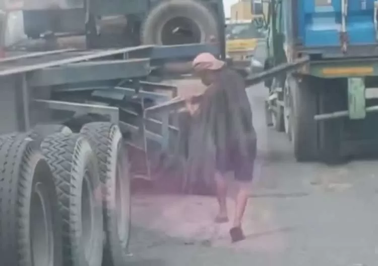 Viral Rayap Jalanan Beraksi di Belawan, Kerangka Besi Truk Diduga Dicuri Saat Melaju. (KlikSoloNews/dok)