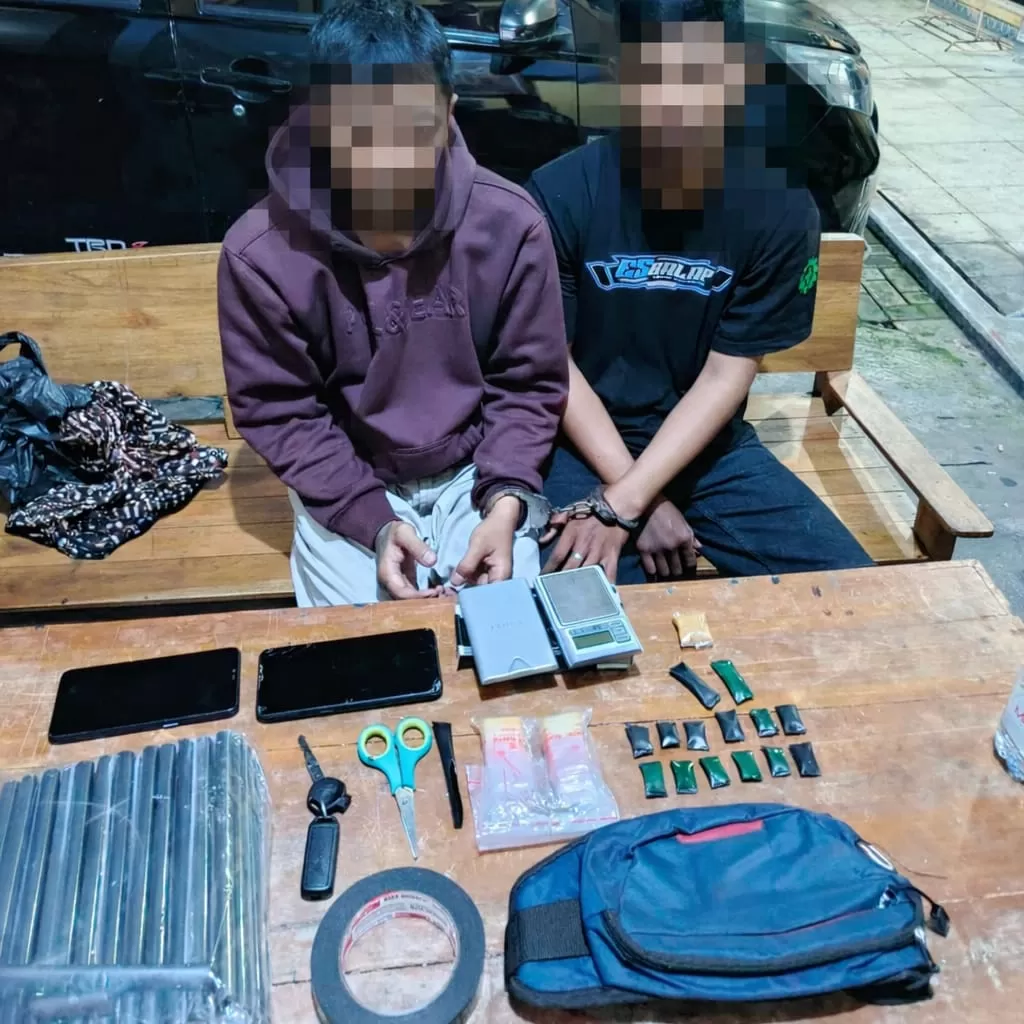 Polda Jateng Bongkar Peredaran Sabu di Karanganyar dan Solo, Dua Tersangka dan 15 Paket Diamankan. (KlikSoloNews/dok Polda Jateng)