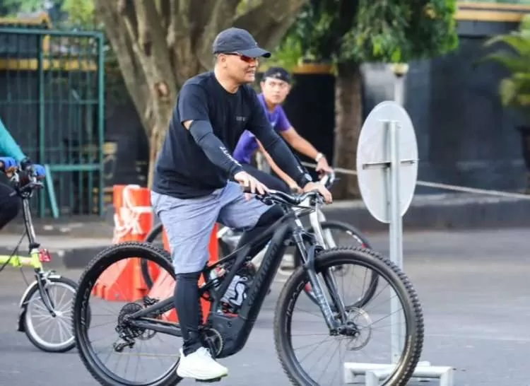Viral! Gubernur Ahmad Luthfi Gowes Keliling Semarang, Sepeda Listriknya Lebih Mahal dari Toyota Calya. (KlikSoloNews/dok)