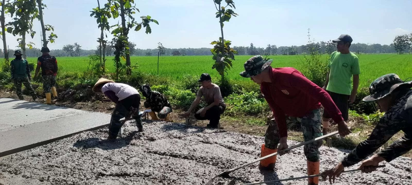 Kolaborasi TNI-Polri dan Warga, TMMD Sragen Percepat Pembangunan Desa Puro. (KlikSoloNews/dok)