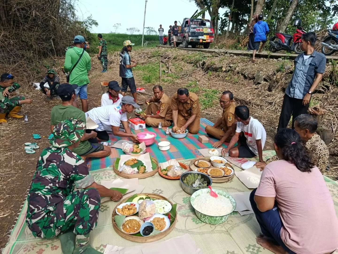 Tradisi Selamatan Warnai Pembangunan Sumur Bor TMMD Sragen, Warga Harap Air Mengalir Lancar. (KlikSoloNews/dok)