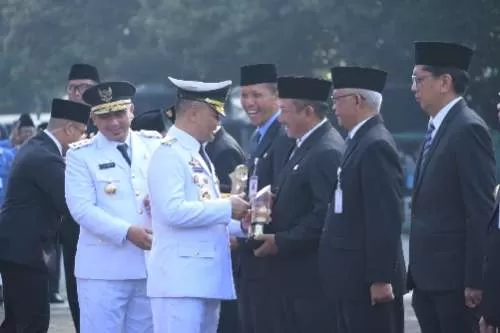 Karanganyar Raih Peringkat Dua Nasional Standar Pelayanan Minimal, Terbaik se-Jawa Tengah dalam Pelayanan Publik. 
