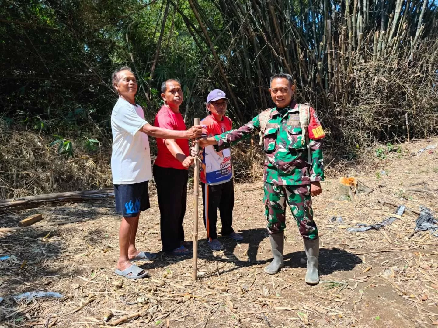 TMMD ke-128 Sragen: Kodim Sragen Bangun Sumur Bor untuk Air Bersih Warga Gadungsari, Ini Lokasinya. (KlikSoloNews/dok)