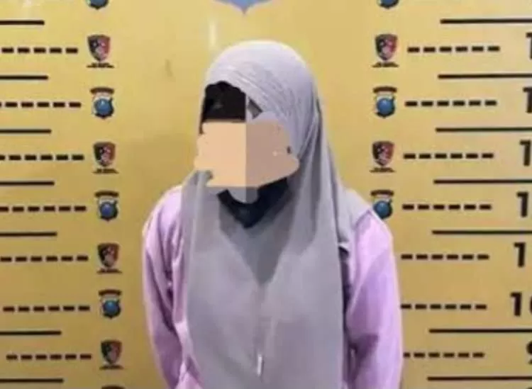 Tertipu Promo iPhone Rp2 Juta, Wanita di Medan Ancam Pegawai Toko Pakai Parang. (KlikSoloNews/dok)