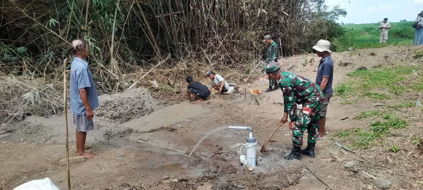 Sumur Bor TMMD Sragen Dikebut, Air Bersih Mulai Mengalir untuk Warga Desa. (KlikSoloNews/dok)
