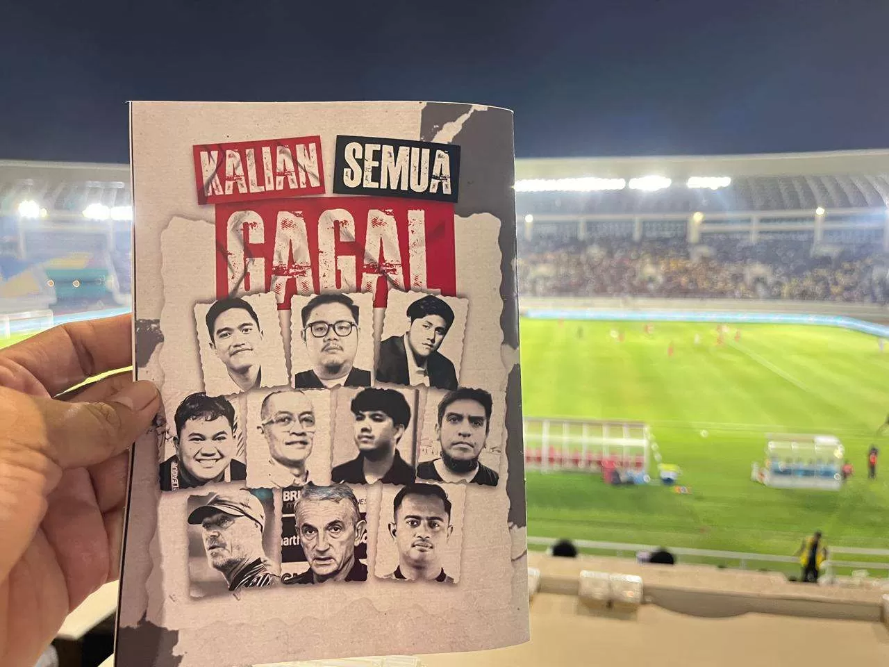Suporter Persis Solo Sebar Flyer Protes Jelang Laga Terakhir di Manahan, Ada Foto Kaesang dan Ginda: Kalian Semua Gagal! (KlikSoloNews/Adhirajasa)
