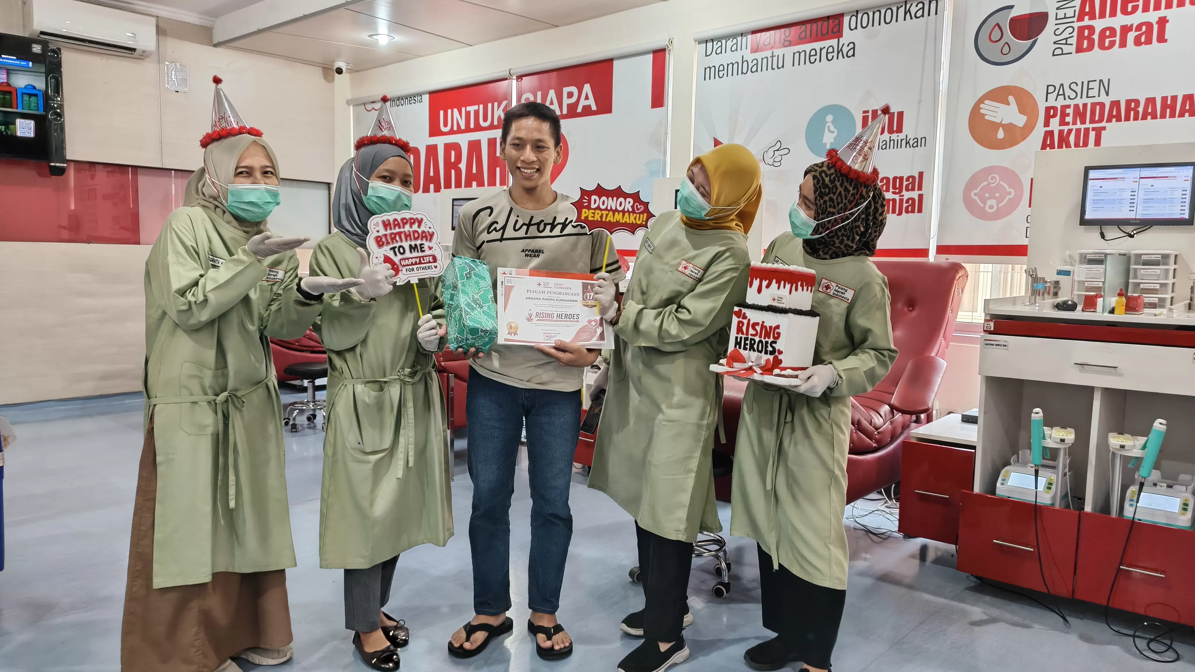PMI Kota Surakarta Luncurkan Rising Heroes, Apresiasi Donor Darah Pertama Gen Z di Usia 17 Tahun. (KlikSoloNews/dok)