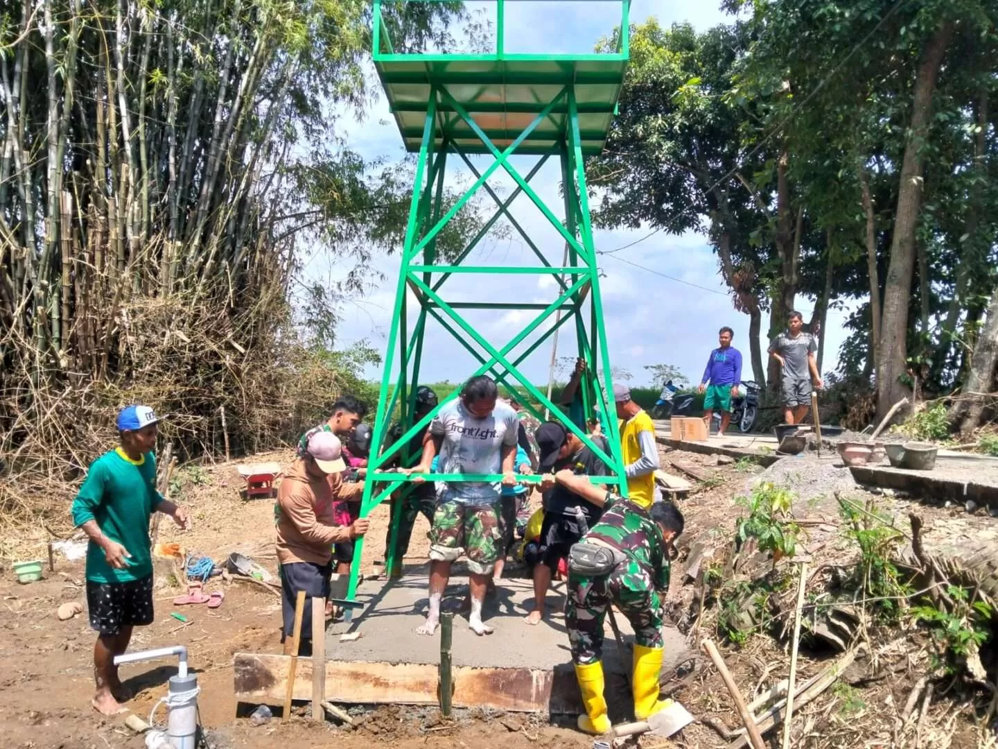 TMMD Sragen Bangun Sumur Bor, Wujud Nyata Kepedulian untuk Warga. (KlikSoloNews/dok)