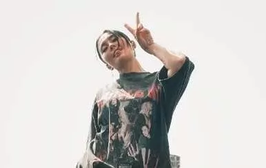 Agnez Mo Diremehkan Tak Terkenal di Singapura, Jawabannya Elegan tapi Menohok. (KlikSoloNews/dok Instagram Agnez Mo)