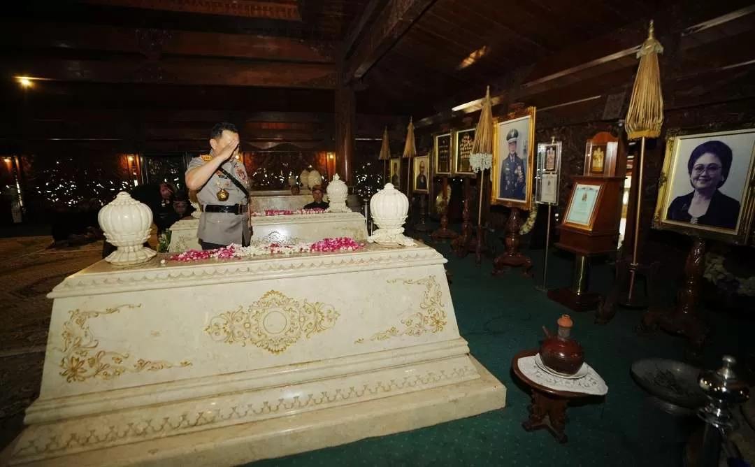 Menelusuri Astana Giribangun, Mangadeg, dan Girilayu di Lereng Lawu, Tiga Jejak Sejarah Raja hingga Presiden RI di Karanganyar. (KlikSoloNews/dok)