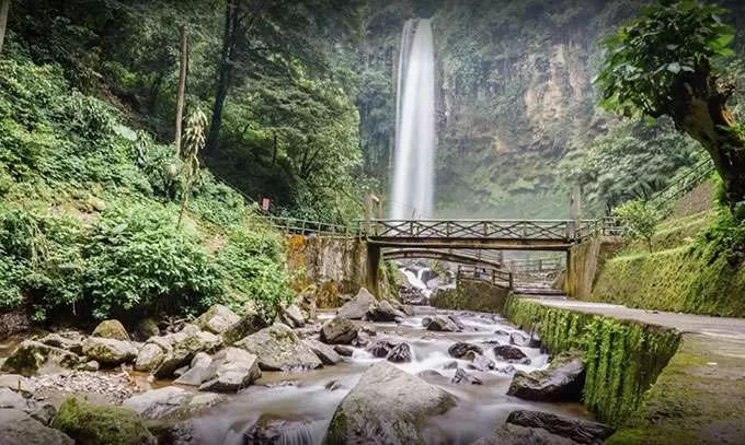 Tergerus Aturan dan Harga Tiket, Ikon Wisata Karanganyar Grojogan Sewu Kehilangan Daya Tarik. (KlikSoloNews/dok HarianKota)