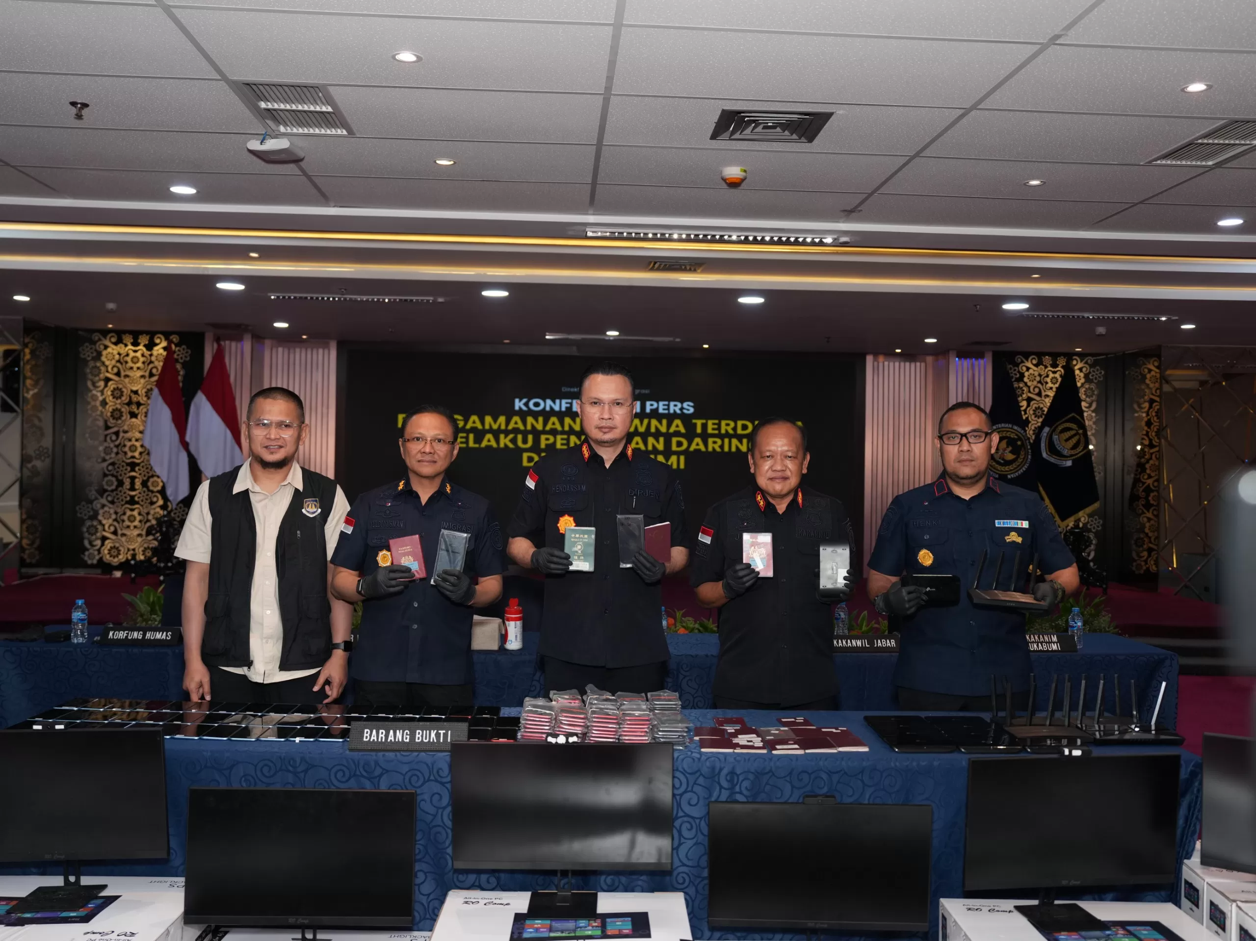 Imigrasi Amankan 16 WNA Diduga Terlibat Penipuan Online Berkedok Love Scamming. (KlikSoloNews/dok)