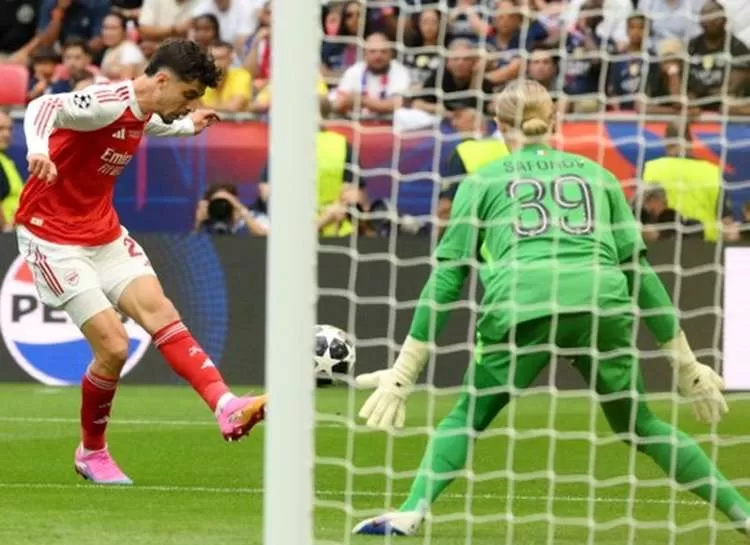 Hasil Babak Pertama Final Liga Champions: Arsenal Ungguli PSG, Kai Havertz Cetak Gol Cepat. (KlikSoloNews/dok X UEFA)