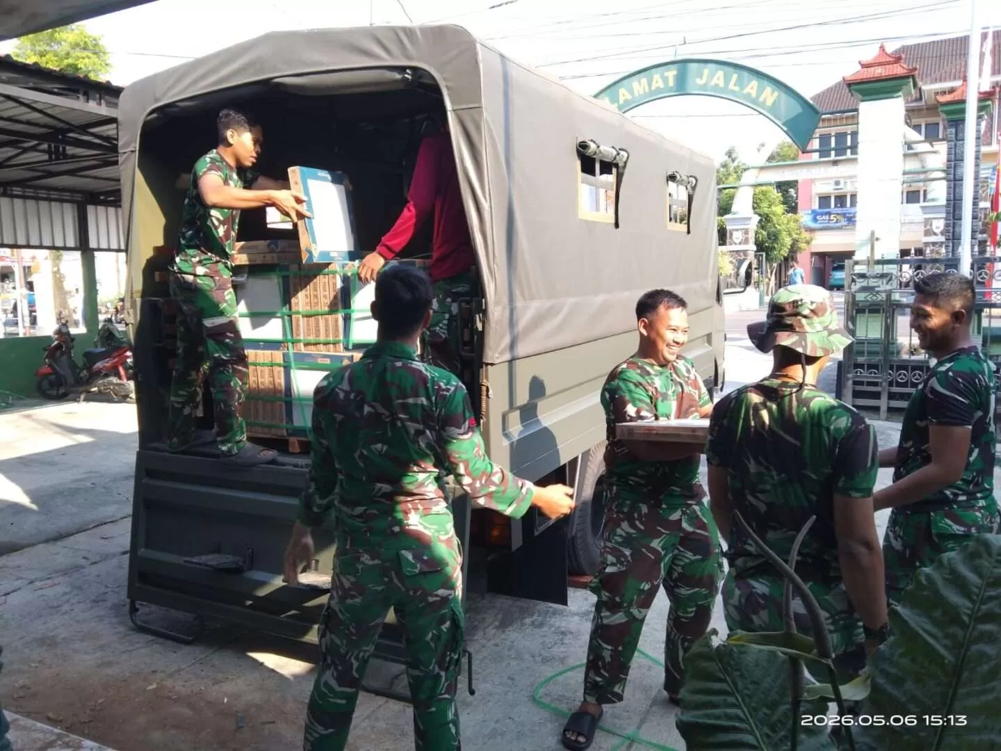 Bantuan Keramik Pangdam IV/Diponegoro Percepat Rehab RTLH TMMD Kodim Sragen. (KlikSoloNews/dok)