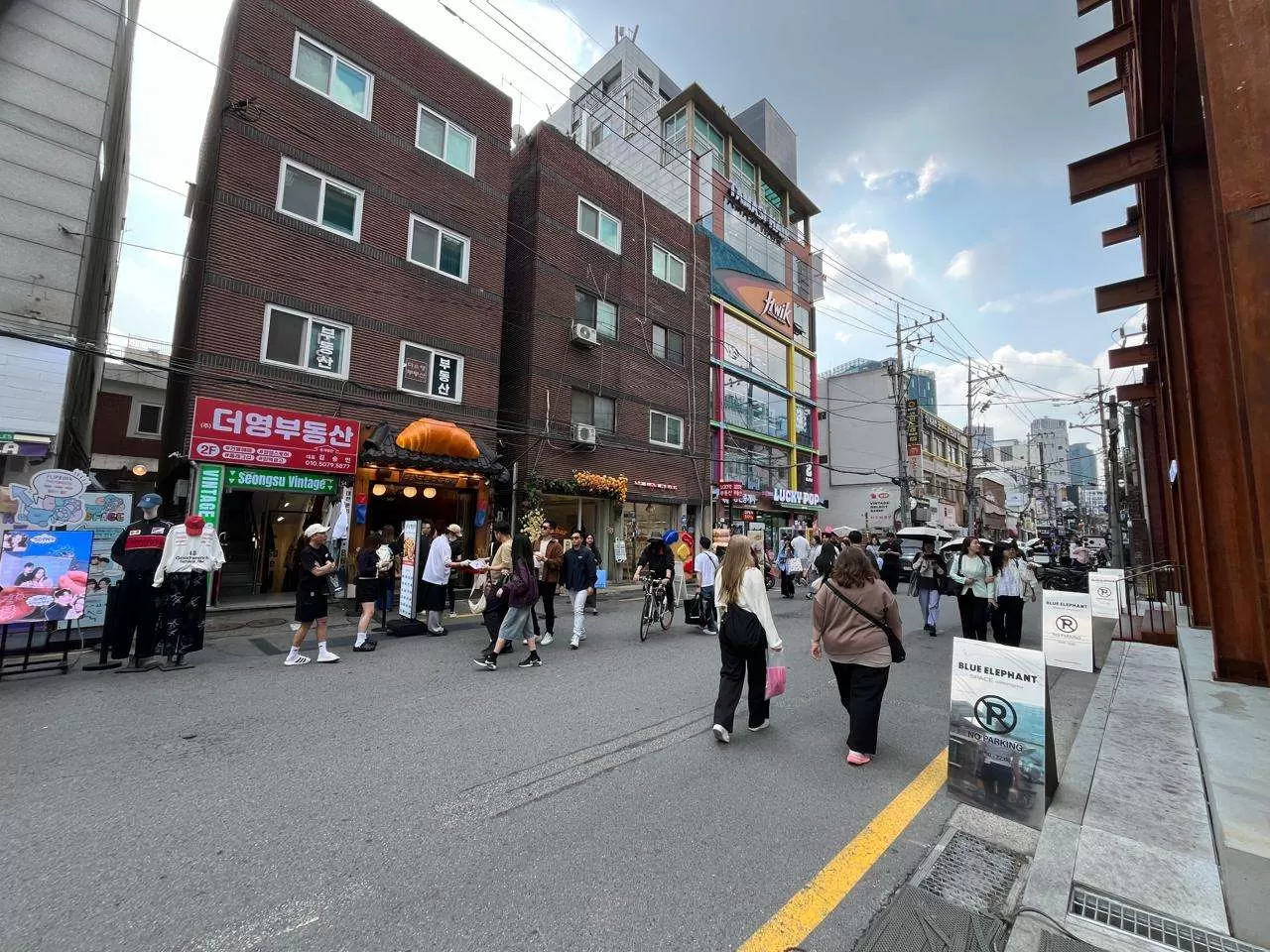 Menyusuri Seongsu-dong, Kawasan Hits Brooklyn-nya Seoul Surga Kafe Estetik dan K-Fashion. (KlikSoloNews/Adhirajasa)