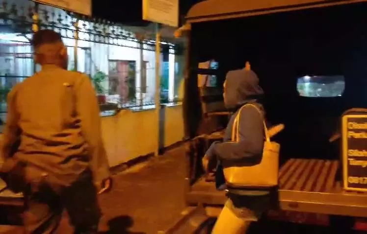 Wali Kota Respati Ardi Apresiasi Patroli Satpol PP, Waria Diduga Buat Onar di Singosaren Diamankan. (KlikSoloNews/dok)