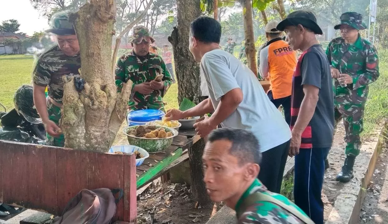 Kehangatan TMMD di Sragen, Warung Mak Yem Dipenuhi Canda dan Rezeki. (KlikSoloNews/dok)