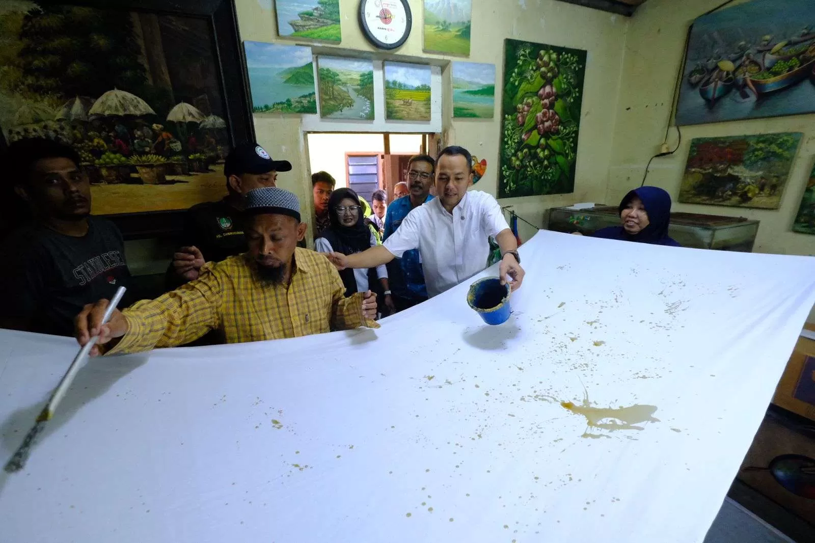 Respati Ardi Dukung Batik Ciprat Danukusuman, Karya Penyintas Gangguan Mental akan Dipamerkan Secara Nasional. (KlikSoloNews/dok)
