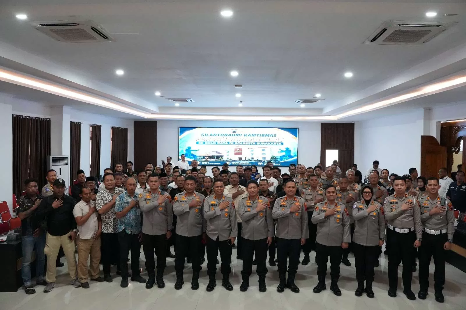 Jelang Bulan Suro, Polresta Surakarta Gandeng IPSI dan Perguruan Silat Deklarasikan Kamtibmas Damai. (KlikSoloNews/dok)