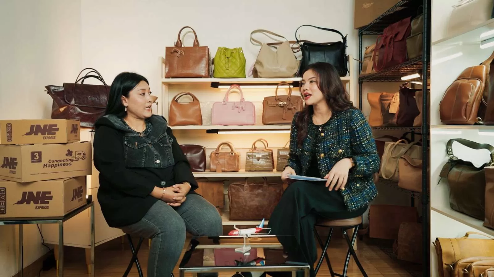 Melanie Rosaridianti mengembangkan Melrose Leather by Melanie dengan memberdayakan perajin lokal di Sukoharjo.  (KlikSoloNews/dok)