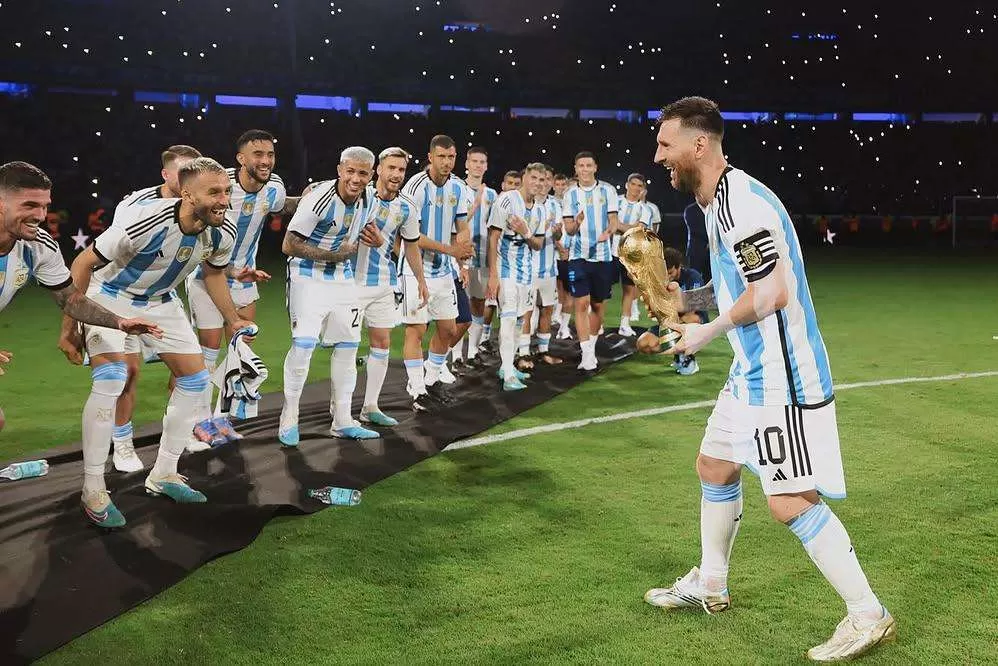 FIFA Siapkan Lencana Khusus untuk Messi dan Ronaldo di Piala Dunia 2026. (KlikSoloNews/instgaram Messi)