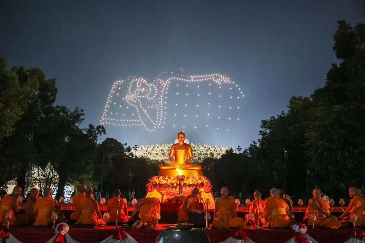 2.570 Lentera Perdamaian Terangi Langit Borobudur, Wapres Gibran Hadiri Puncak Waisak 2570. (KlikSoloNews/dok)