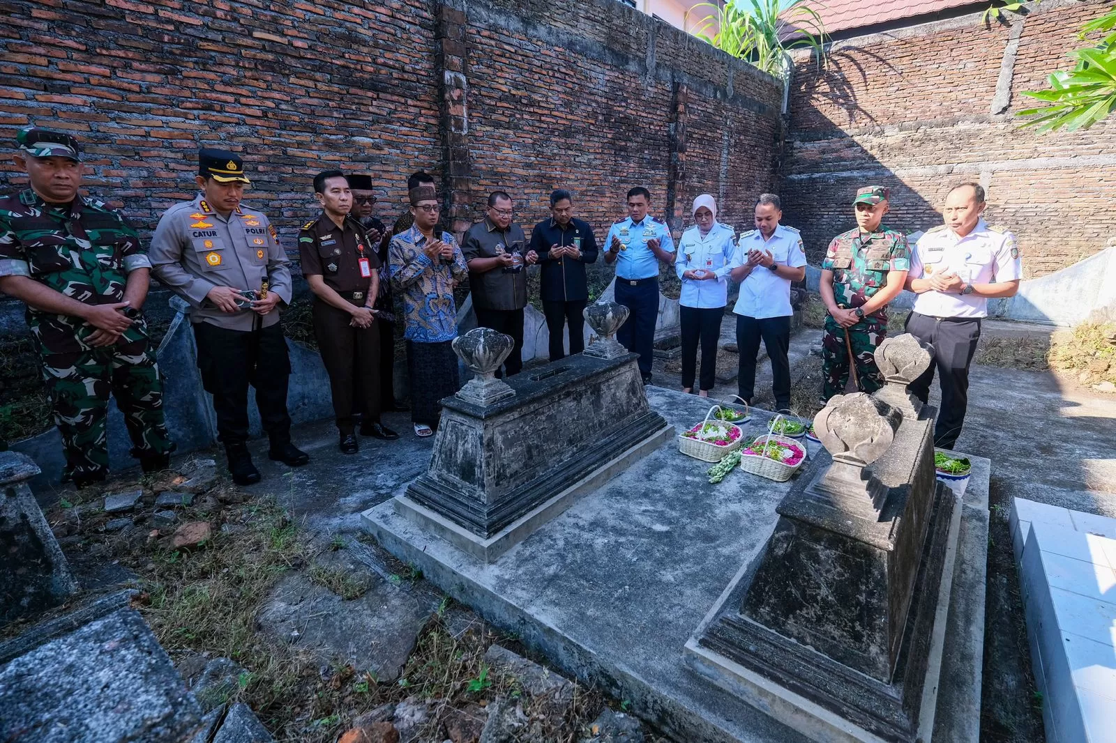 Sambut Hari Jadi ke-80 Pemkot Surakarta, Respati dan Forkopimda Ziarah ke Makam Para Wali Kota Pendahulu. (KlikSoloNews/dok)