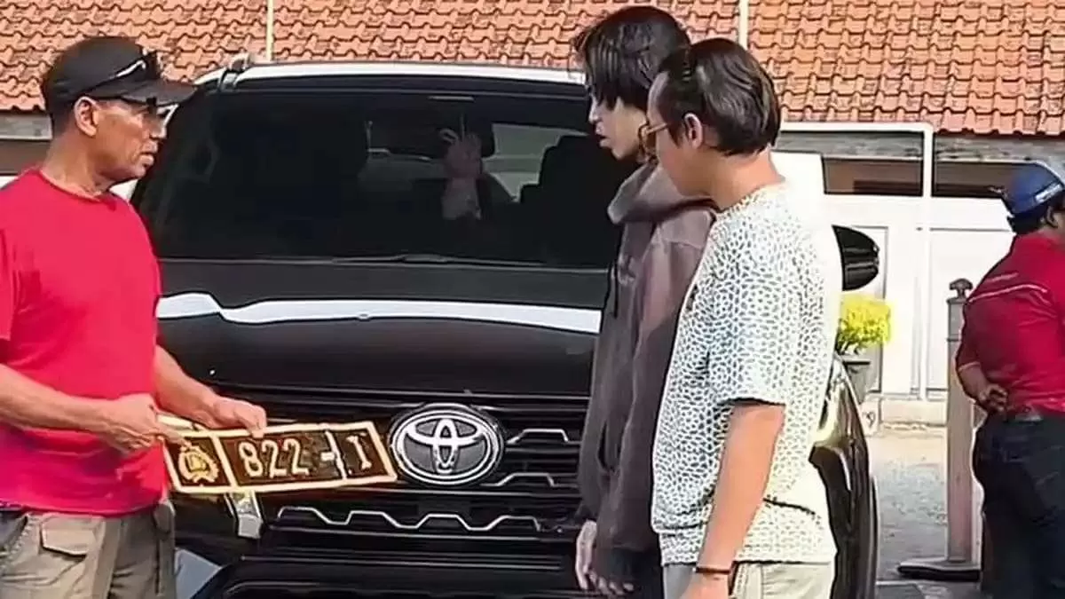 Remaja 17 Tahun Diduga Tipu SPBU dengan Bukti Transfer Palsu, Beraksi Pakai Mercy dan Fortuner Pinjaman. (KlikSoloNews/dok)