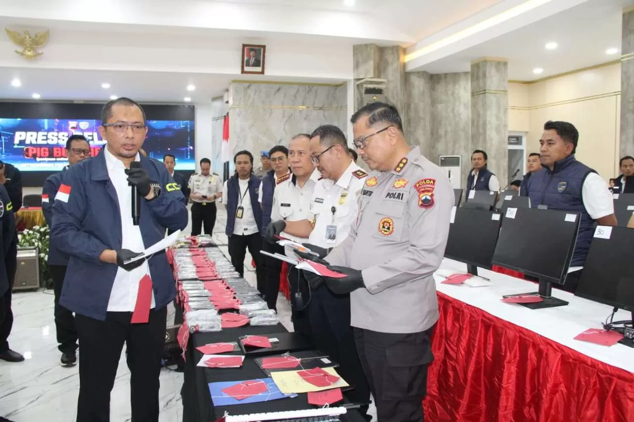 Jerat Korban Lewat Tinder dan Facebook, Sindikat Scam Solo Baru Kantongi Rp41 Miliar. (KlikSoloNews/dok Polda Jateng)
