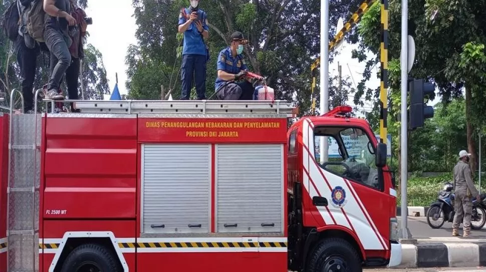 Mobil pemadam kebakaran. 