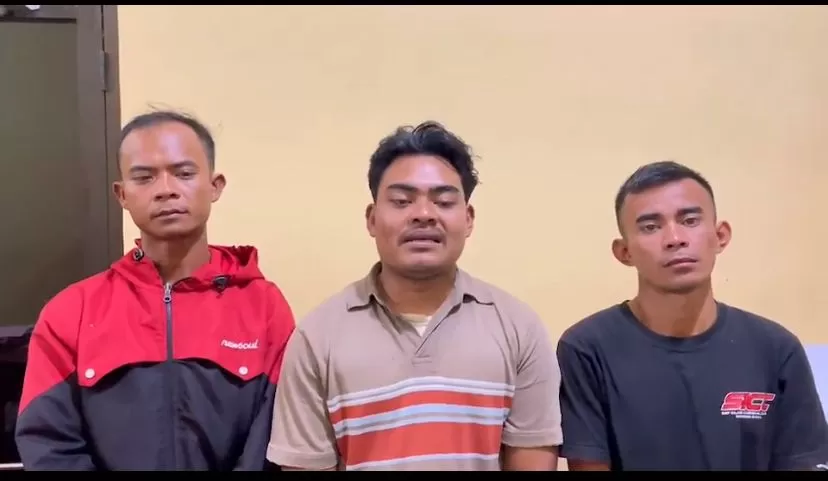 Tiga warga penghadang mobil relawan gempa Cianjur telah ditangkap dan meminta maaf. 