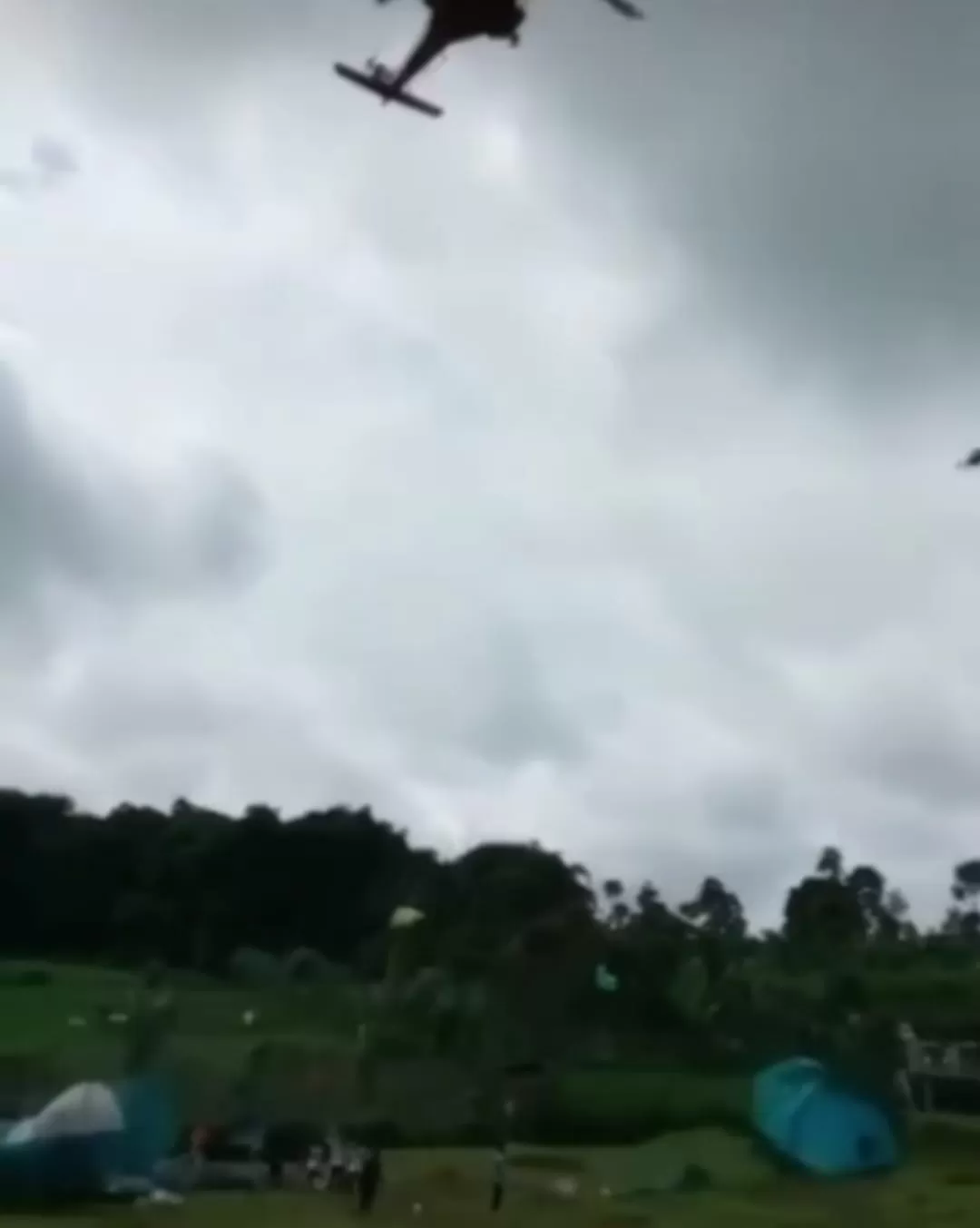 Helikopter bikin porak poranda tenda pengungsi gempa Cianjur. 