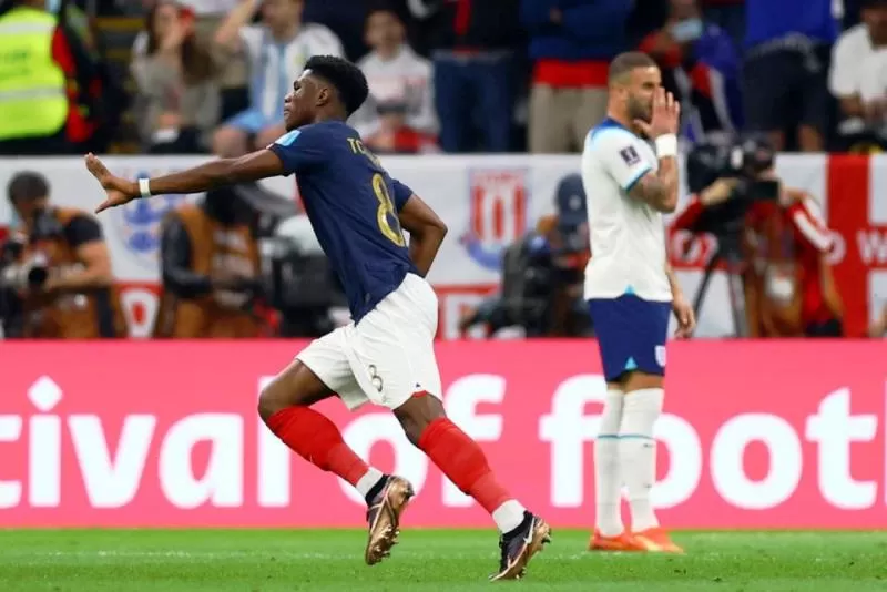 Aurelien Tchouameni merayakan golnya pada laga Inggris Vs Prancis di perempat final Piala Dunia 2022. (Foto: yahoosports)