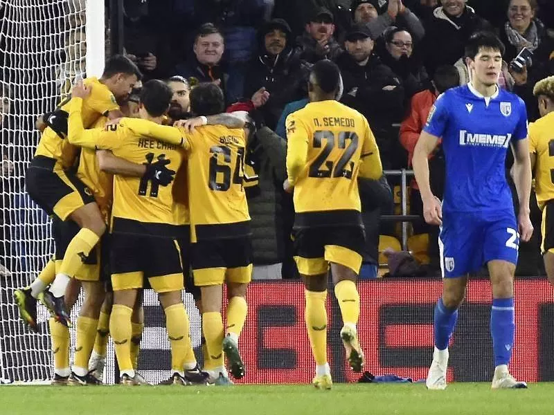Hasil babak 16 besar Piala Liga Inggris 2022-2023 membuat Elkan Baggott tertunduk usai Gillingham disingkirkan Wolves. (Foto: canberratimes)