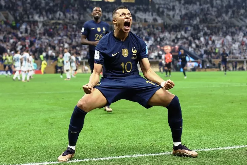 Kylian Mbappe merayakan golnya pada laga Argentina Vs Prancis di final Piala Dunia 2022. (Foto: twitter extra time indonesia)