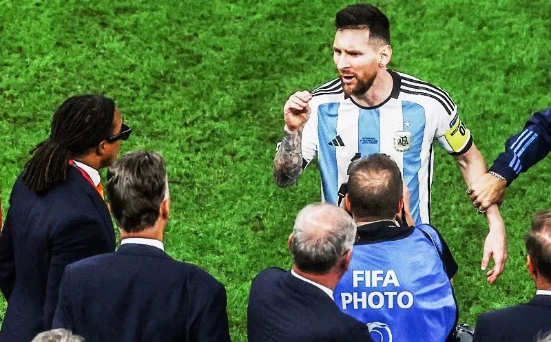 Messi adu mulut dengan Van Gaal usai Argentina depak Belanda dari Piala Dunia 2022. (Foto: Twitter)