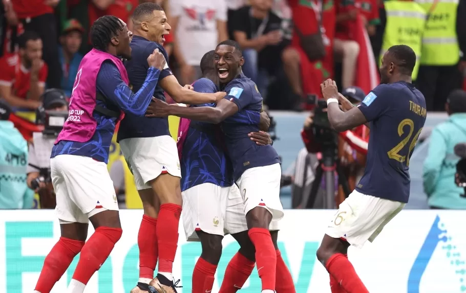 Randal Kolo Muani -kedua dari kanan- merayakan golnya pada laga Prancis Vs Maroko di semifinal Piala Dunia 2022. (Foto: ctvnews)