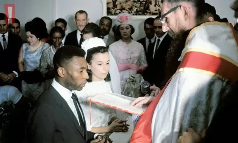 Rosemeri dos Reis Cholbi saat dinikahi Pele. (Foto: miro medium com)