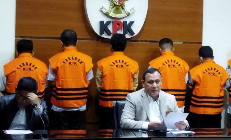 Ketua KPK Firli Bahuri saat merilis hasil OTT KPK. (ANTARA)