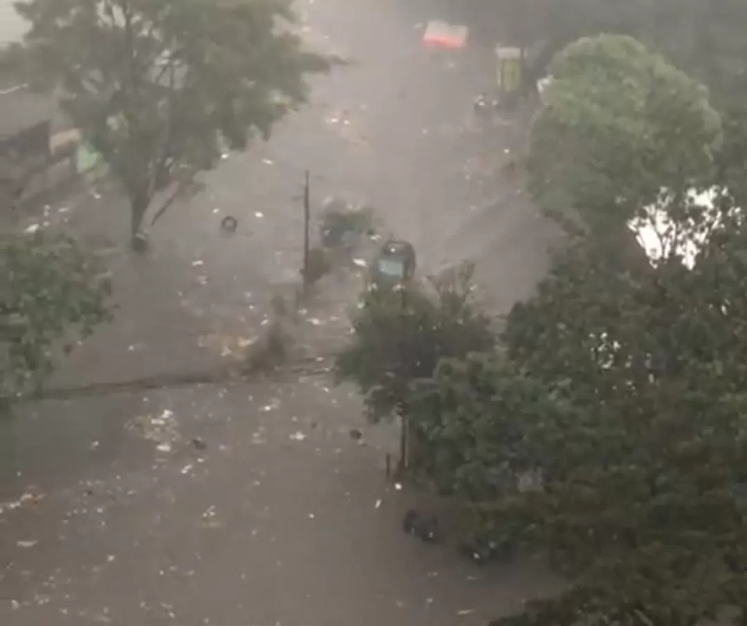 Banjir di Gedebage Bandung, kendaraan tak bisa melintas (Dok tangkapan layar)