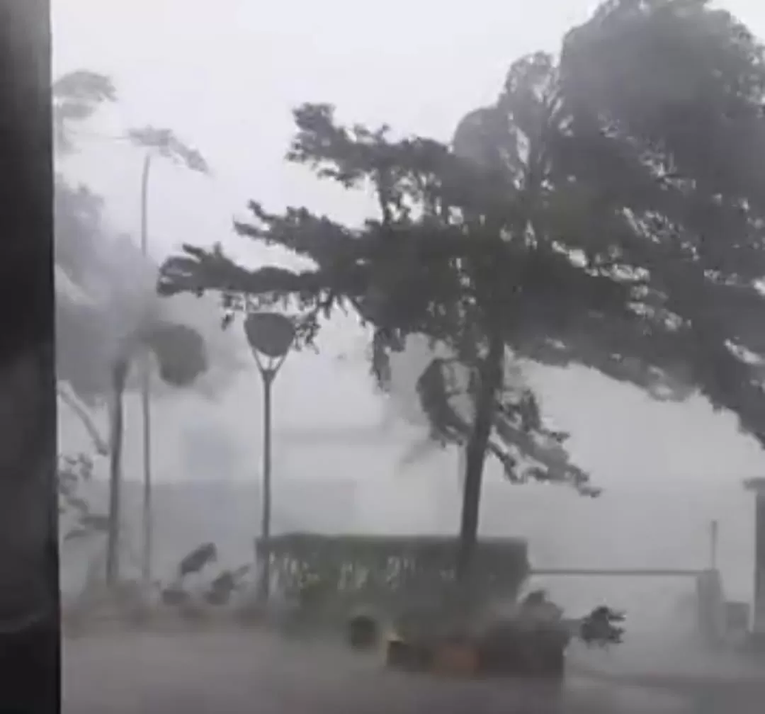 Badai angin kencang terjang wilayah Cileungsi, Bogor (Dok Tangkapan layar)