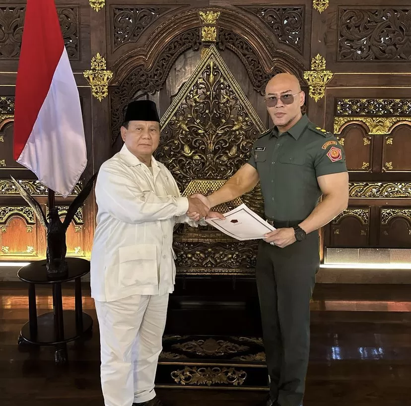 Letnan Kolonel Tituler Deddy Corbuzier dan Menhan Prabowo Subianto. (IG: Deddy Corbuzier)