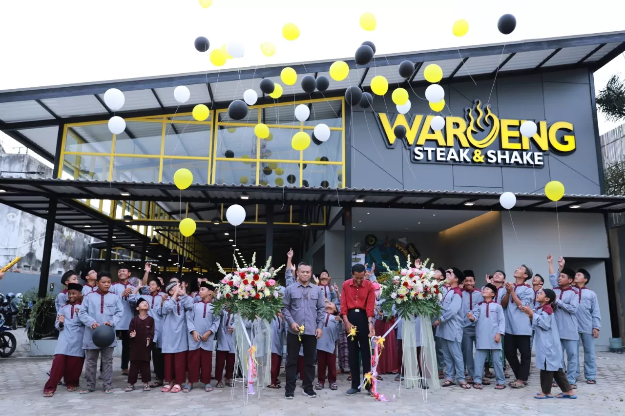 Peresmian Outlet Waroeng Steak and Shake ke 95.