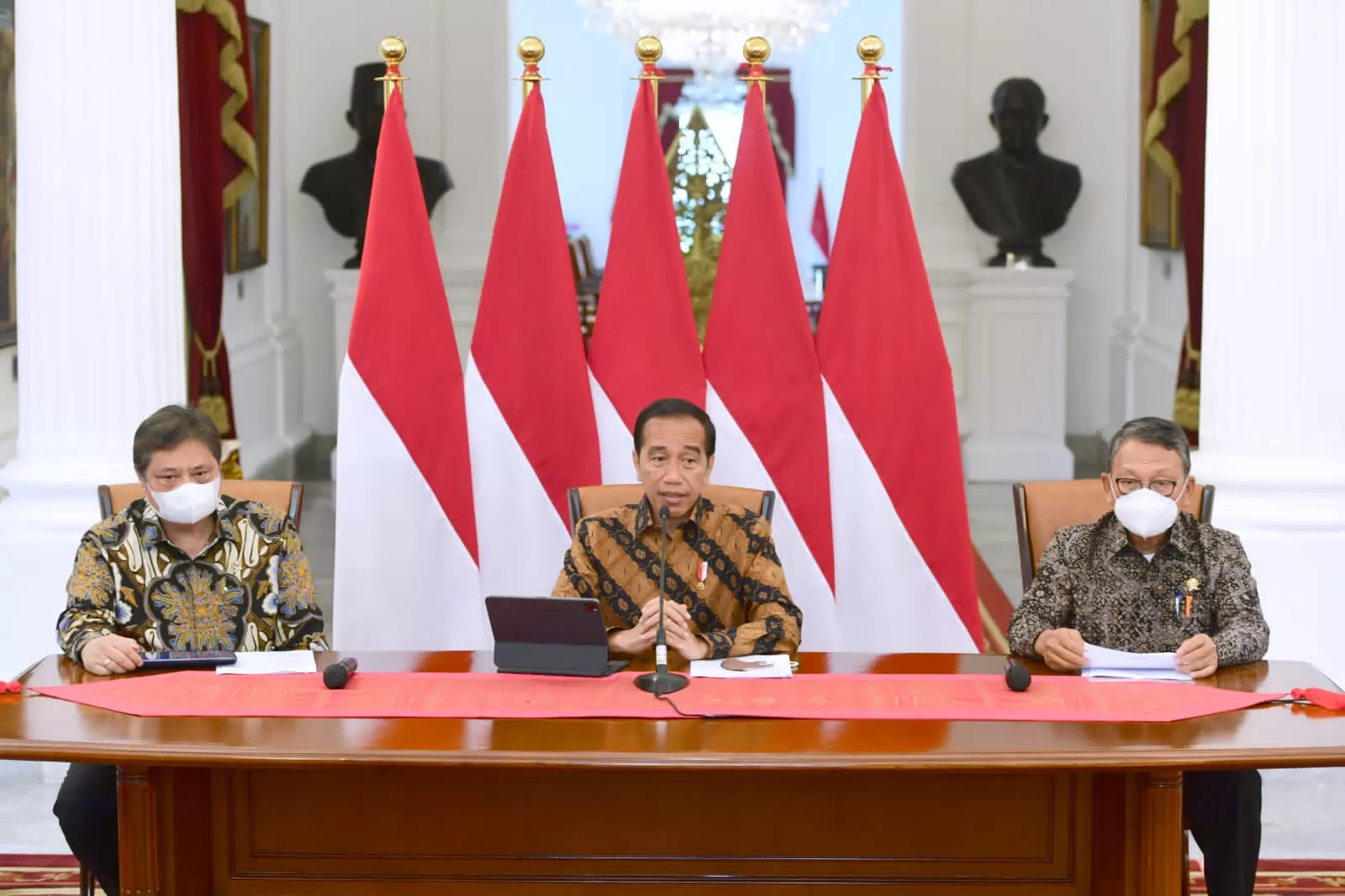 Presiden Joko Widodo memberikan keterangan Indonesia larang ekspor bauksit, di Istana Merdeka Jakarta, Rabu, 21 Desember 2022. Foto: BPMI Setpres/Muchlis Jr