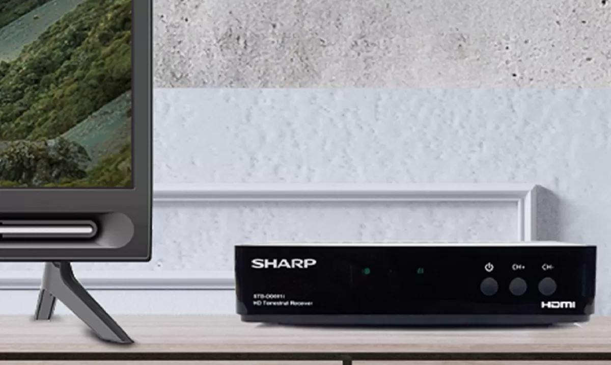 Siaran analog di Surabaya dan sekitarnya dimatikan untuk siaran digital. Kominfo merekomendasikan STB ber-SNI untuk kenyamanan menonton. Foto: Ist