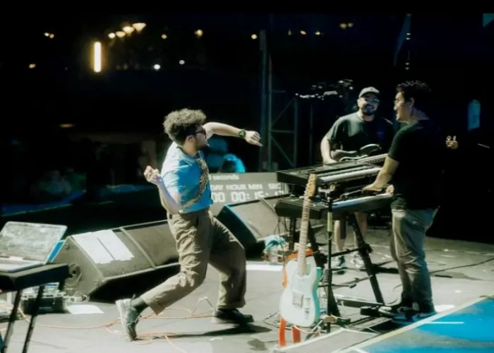 Lirik dan Chord Lagu Selaras Kunto Aji. (Instagram/kuntoajiw)