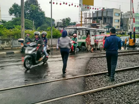 Pemprov DKI akan sambung 10 jalan di Jakarta (Perlintasan Kereta Pasar Minggu, beritajakarta.id)