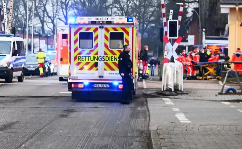 Pria berpisau serang penumpang kereta di Jerman dan polisi berkumpul di tempat mereka menangkap tersangka. (Foto: dw)