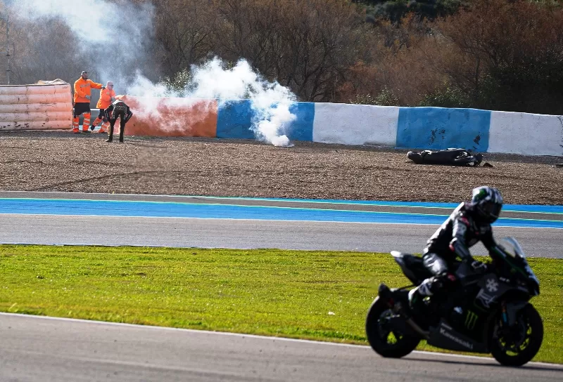 Toprak Razgatlioglu mengalami kecelakaan pada hari kedua tes pramusim WSBK 2023 Sirkuit Jerez. (Foto: WorldSBK)