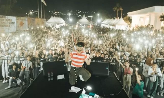 Lirik dan Chord Lagu Terlalu Lama Sendiri Kunto Aji. (Instagram/kuntoajiw)